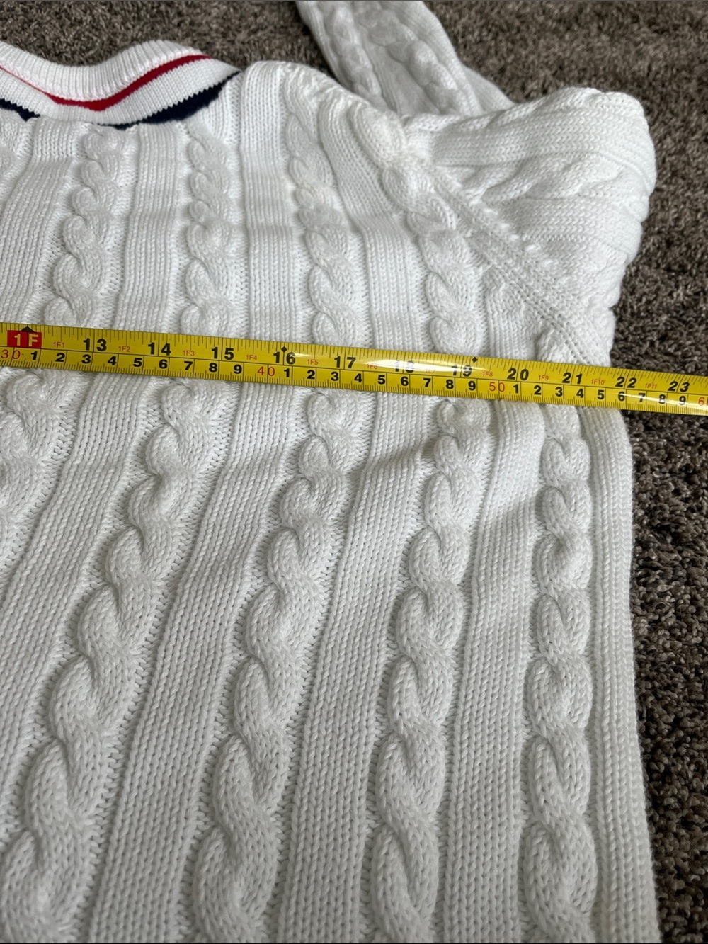 Vineyard Vines. White Cable Knit V-Neck Sweater with Navy & Red Trim! Americana - Picture 9 of 10